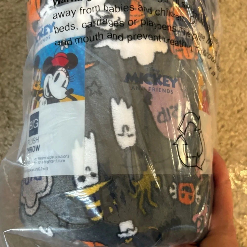 Disney Halloween Themed Fleece Blanket NEW 60x72” Donald Daisy Duck Minnie Mouse